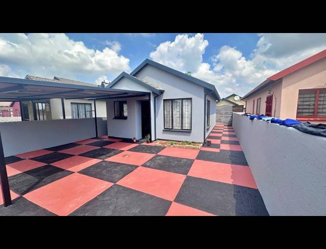 2 BEDROOM HOUSE FOR SALE IN SOSHANGUVE EAST EXT 4